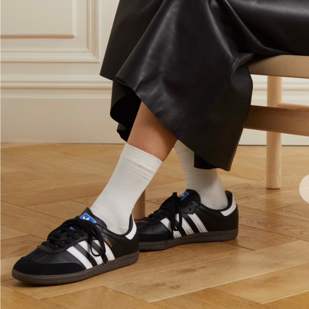 Adidas black sambas! Size 7 women with minimal wear